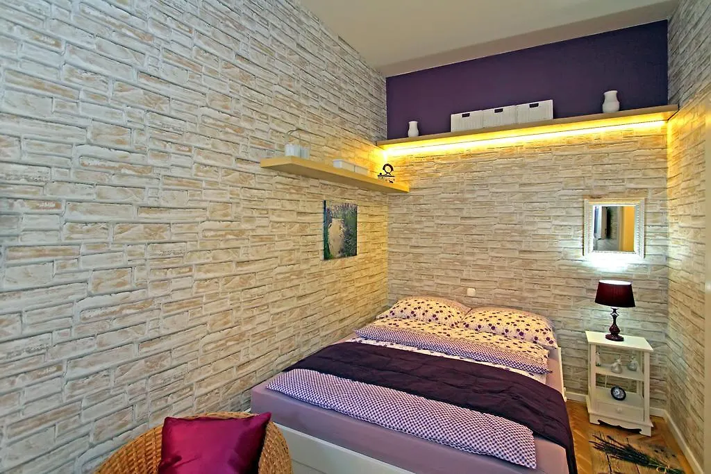 District 7 Apartments Budapest 0*,  Ungheria